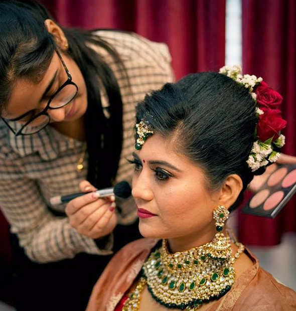 beauty salon for ladies near me, best beauty salon for bridal makeup in kolkata, la envogue, beauty slaon in bhowanipur kolkata
